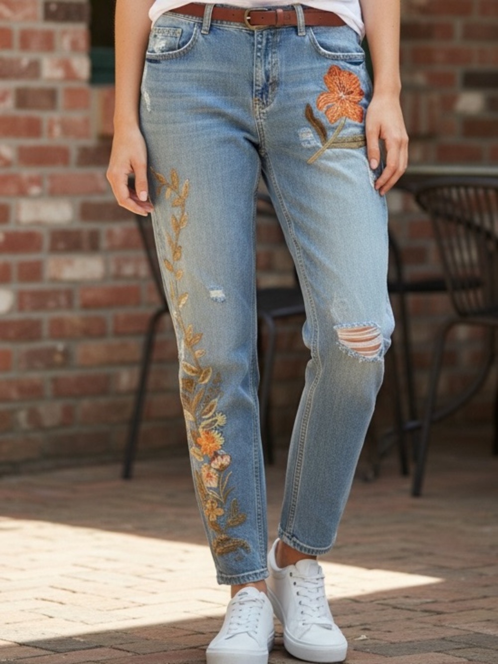 Women Embroidered Floral Light Blue mid rise Jeans 8 bohemian distress slim